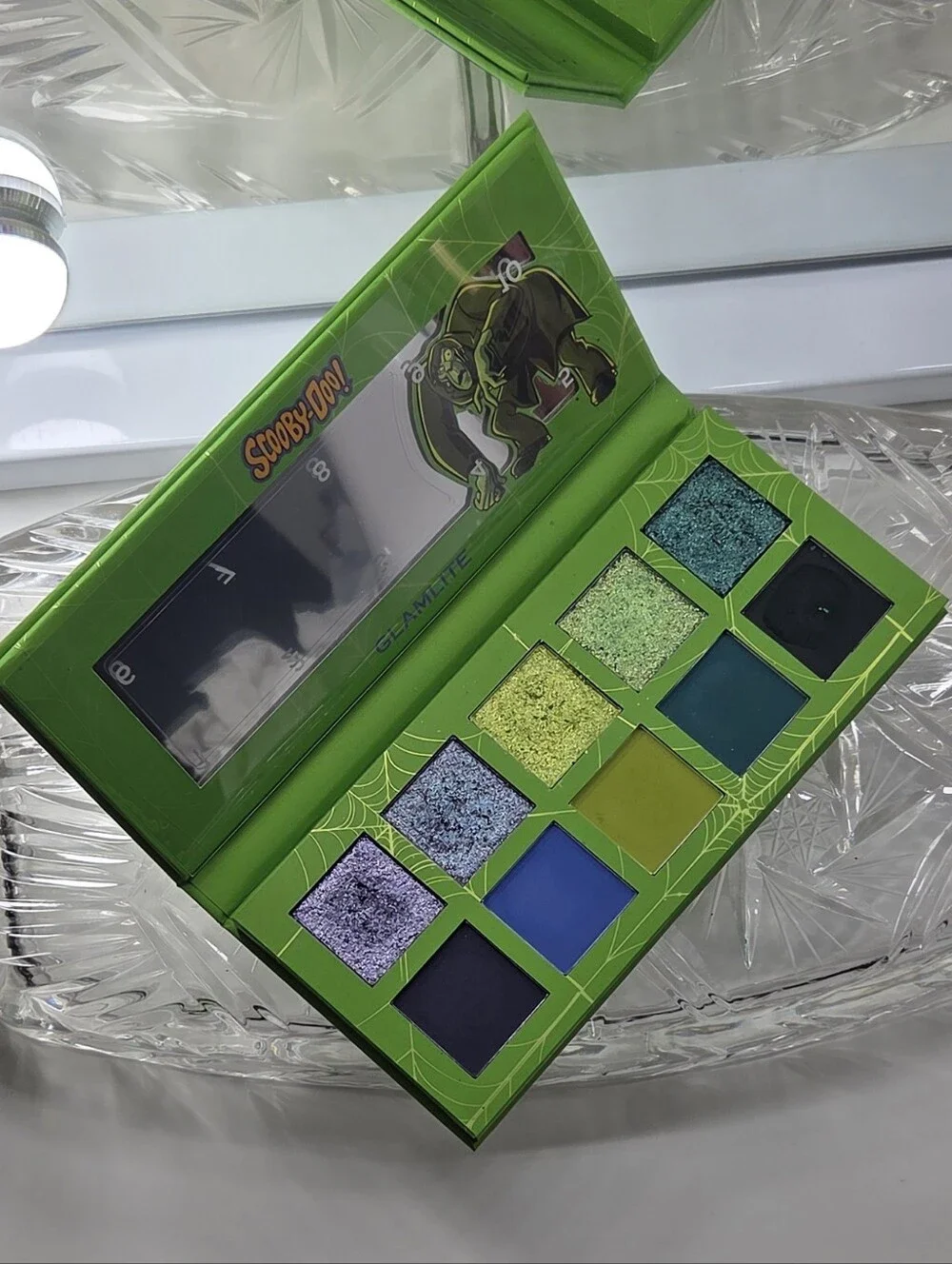 GLAMLITE X SCOOBY-DOO RUH-ROH RAGGY! EYESHADOW PALETTE